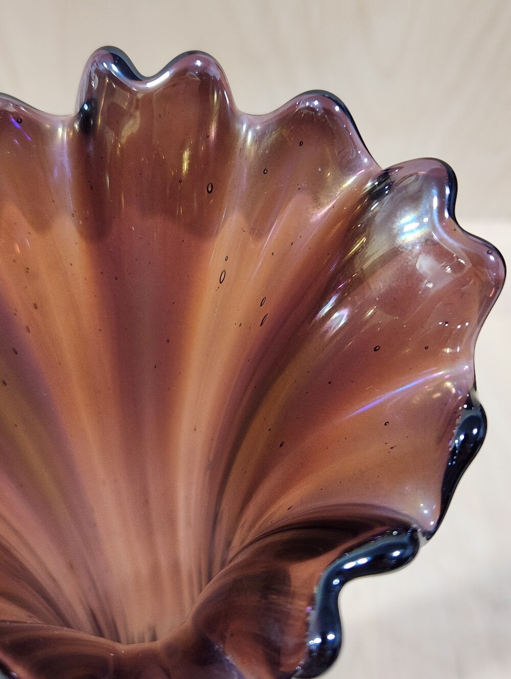 Vintage Iridescent Amethyst Purple Glass Ruffled Rim Trumpet Vase 12 Inch VTG - Picture 11 of 12